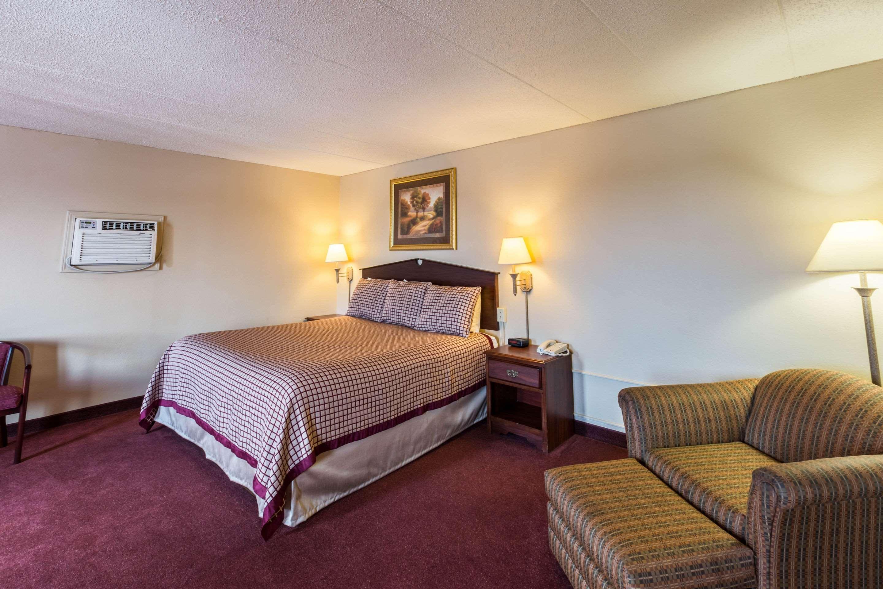 Rodeway Inn Norfolk Exteriör bild